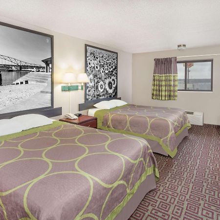 Super 8 By Wyndham Muscatine Hotel Exterior foto