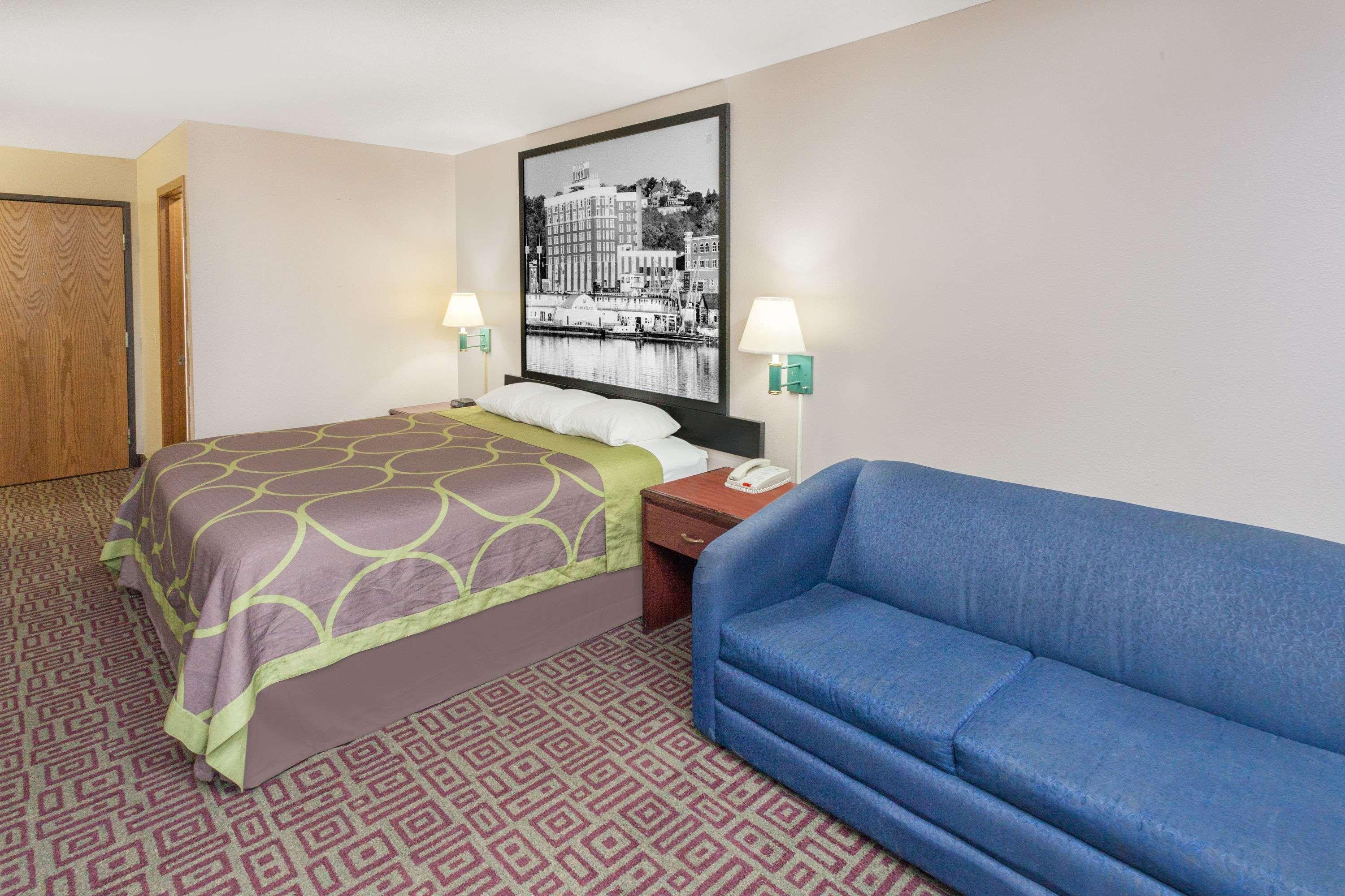 Super 8 By Wyndham Muscatine Hotel Exterior foto