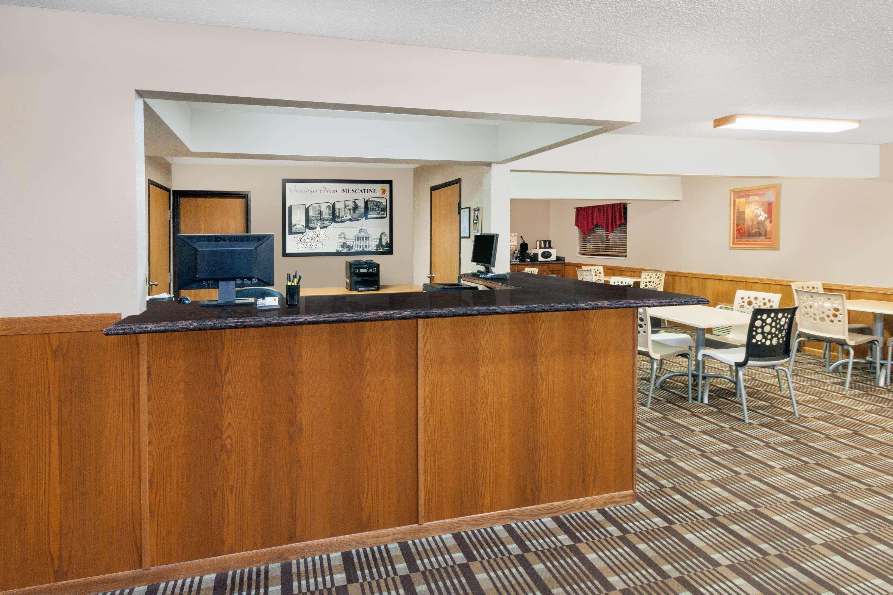 Super 8 By Wyndham Muscatine Hotel Exterior foto