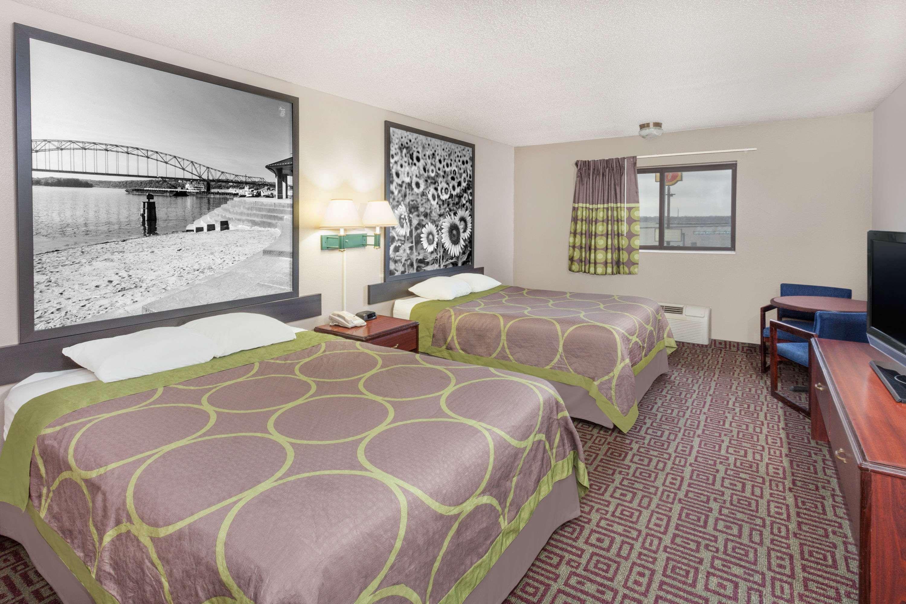Super 8 By Wyndham Muscatine Hotel Exterior foto