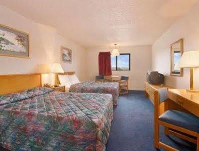 Super 8 By Wyndham Muscatine Hotel Exterior foto