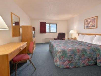 Super 8 By Wyndham Muscatine Hotel Exterior foto